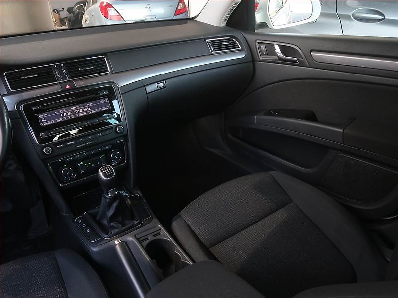 Škoda Superb (2014) 2.0 TDI, Xenony, Tempomat - fotka 8 z 17