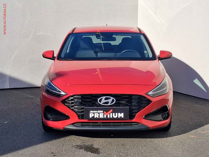 Hyundai i30 (2024) 1.5, ČR, Navi, kamera, LED - fotka 2 z 19