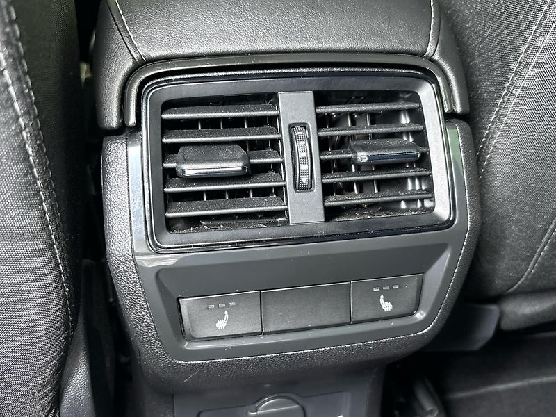 Škoda Karoq SportLine DSG - fotka 22 z 30