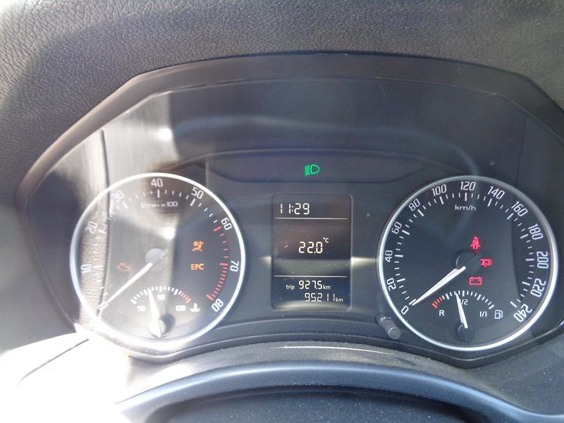 Škoda Octavia 1,6 MPI - fotka 13 z 16