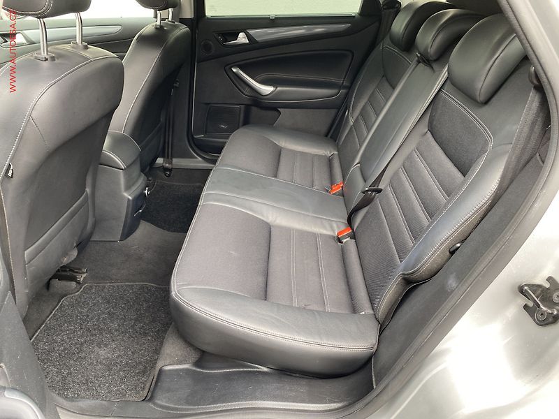 Ford Mondeo (2012) 2.0 TDCi, Champions - fotka 10 z 18