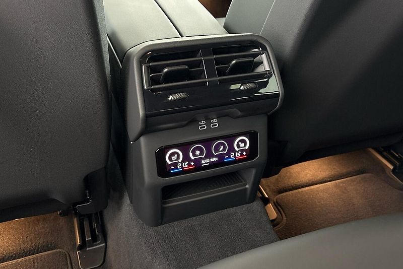 BMW Řada 5 540d xDrive Touring - fotka 23 z 25