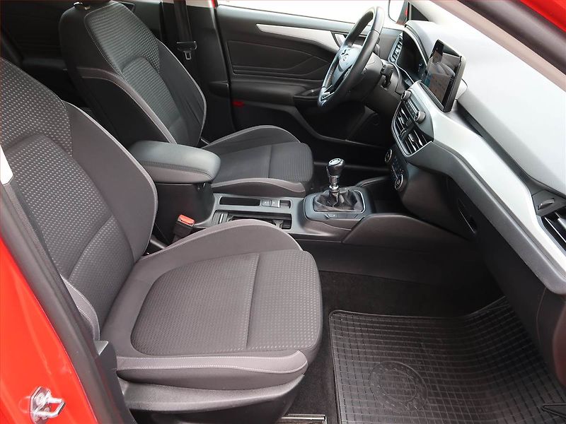 Ford Focus (2020) 1.0 EcoBoost, Tempomat - fotka 9 z 17