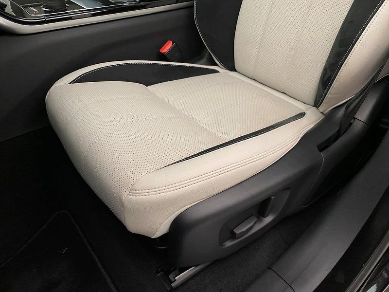 Land Rover Range Rover Velar (2018) - fotka 14 z 40