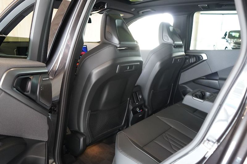 BMW X3 M50 xDrive, Nezávislé, Tažné - fotka 45 z 50