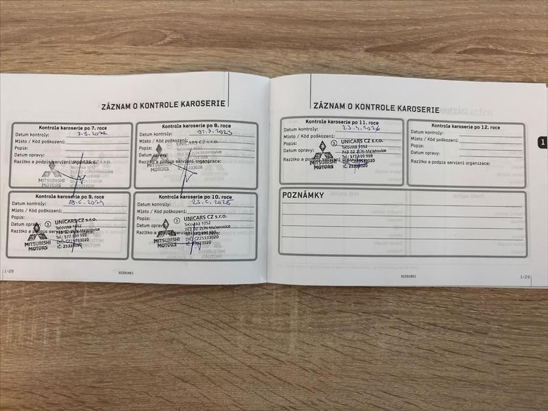Mitsubishi Pajero 3,2 DI-D  Instyle 4x4+Serviska - fotka 31 z 32