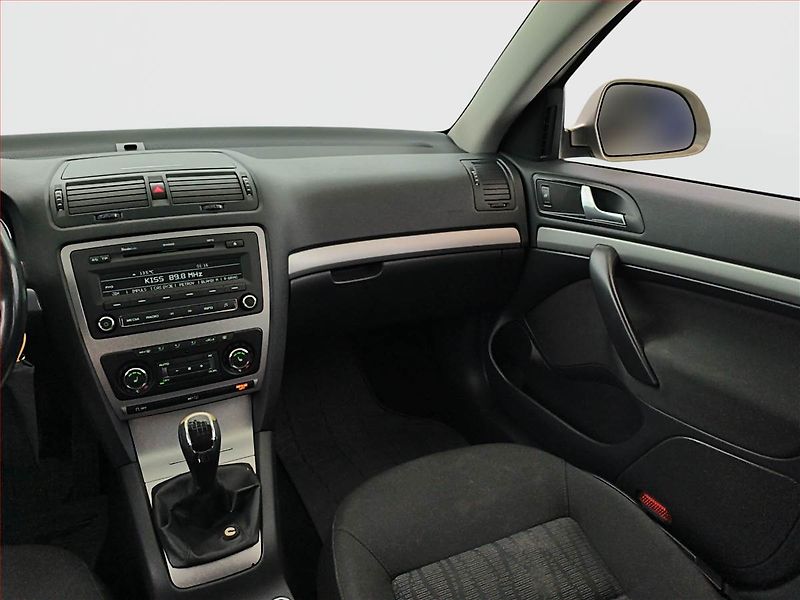 Škoda Octavia (2011) 2.0 TDI, Serv.kniha, Xenony - fotka 8 z 16