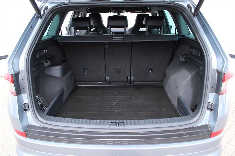 Škoda Kodiaq 2.0 TDI 140kW SPORTLINE 4x4 ČR - fotka 12 z 29