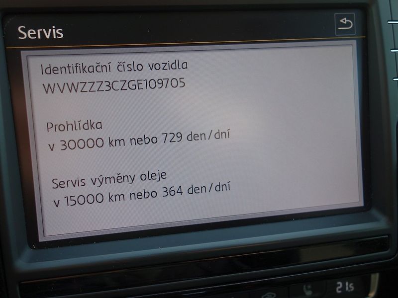 Volkswagen Passat (2015) 2.0TDI 110kW DSG HIGHLINE - fotka 22 z 49