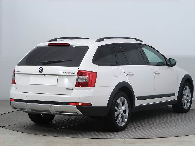 Škoda Octavia (2015) Scout 2.0 TDI, 4X4, Automat - fotka 5 z 14
