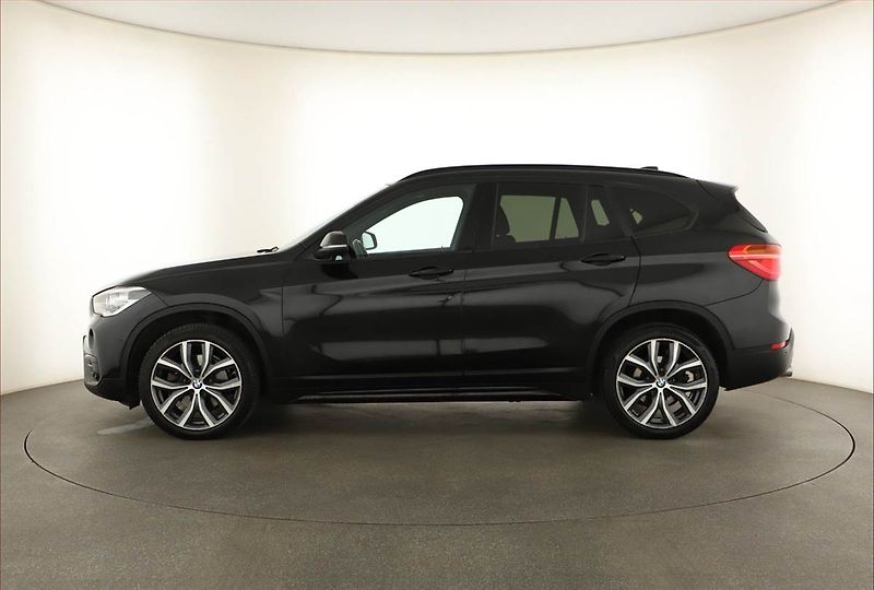 BMW X1 (2018) sDrive20i, Automat, Serv.kniha - fotka 3 z 17