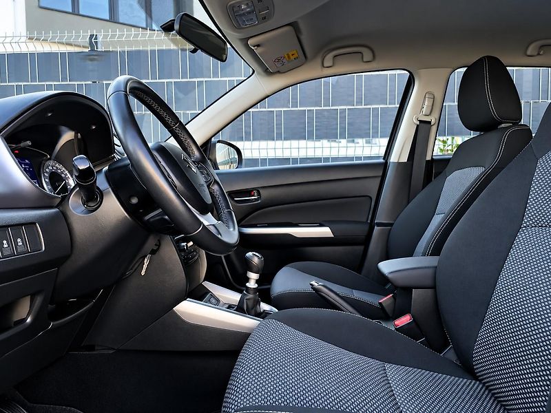 Suzuki Vitara (2020) 1.4 BoosterJet 103 kW  - fotka 11 z 26