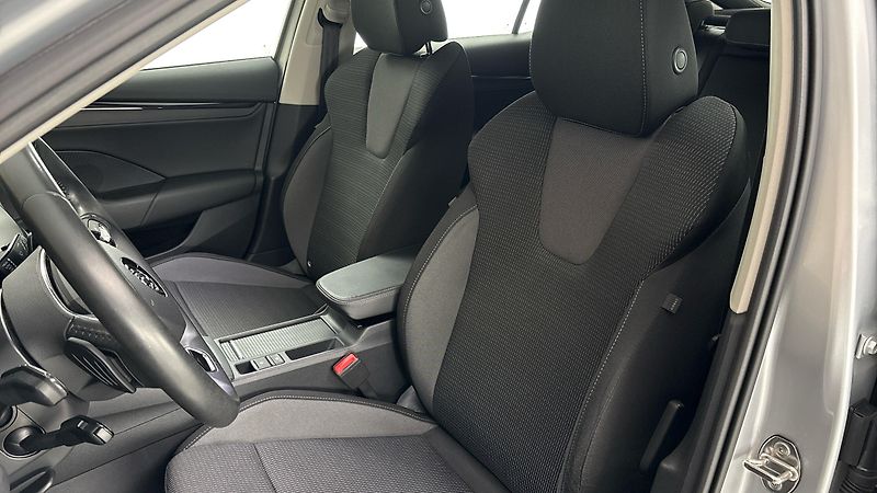 Škoda Octavia 2.0 TDI DSG Ambition - fotka 15 z 23