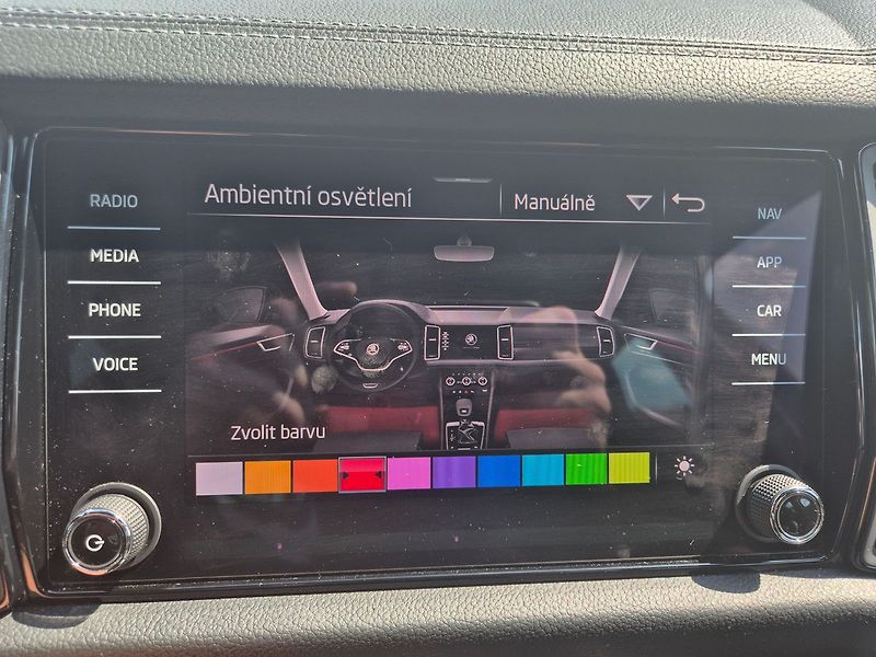 Škoda Kodiaq 2,0 TSI DSG 4x4 SportLine Plus - fotka 29 z 33
