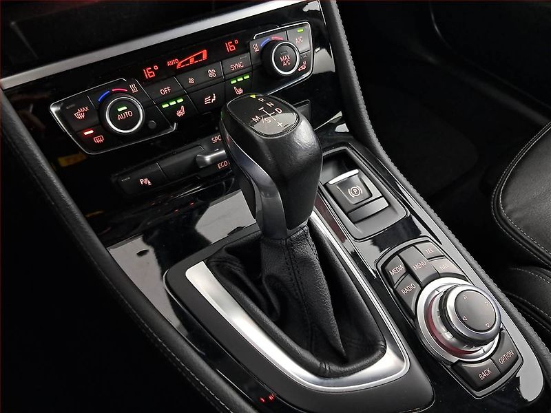 BMW Řada 2 (2016) 218d Gran Tourer, Automat - fotka 13 z 18