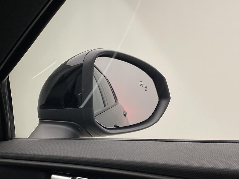 Lynk & Co 01 (2025) MORE PHEV AUT CZ 1.maj - fotka 37 z 95
