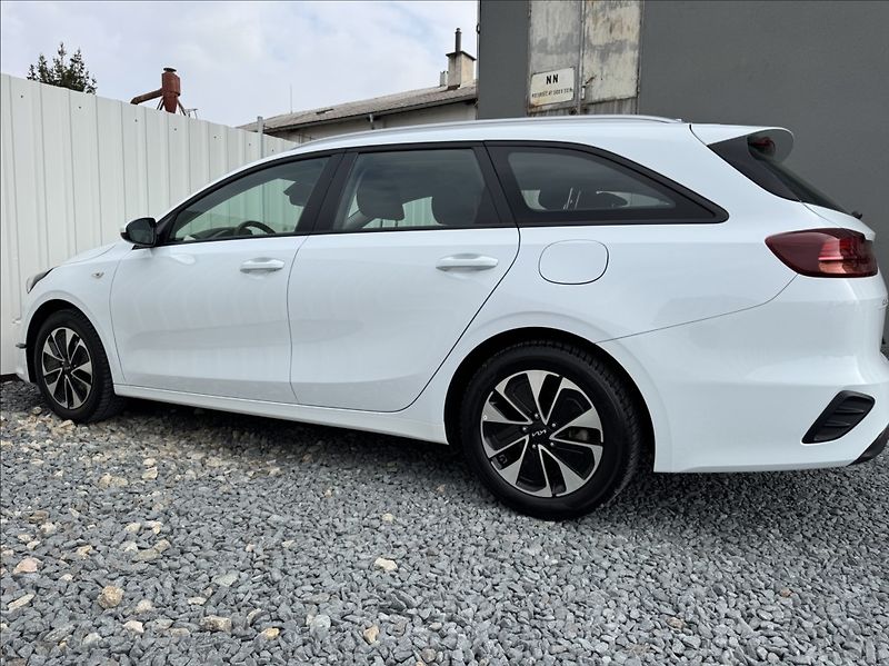 Kia Ceed 1,5 T-GDi Spin DPH 1.maj ČR - fotka 18 z 50