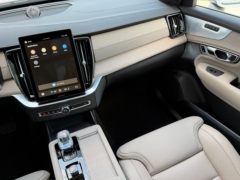 Volvo XC90 AKCE 4+4 ULTRA T8, B&W, VZDUCH - fotka 24 z 25