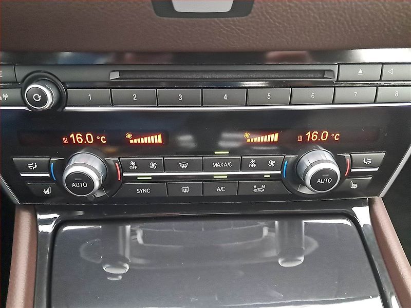 BMW Řada 5 (2014) 530d xDrive GT, 4X4, Automat - fotka 16 z 21