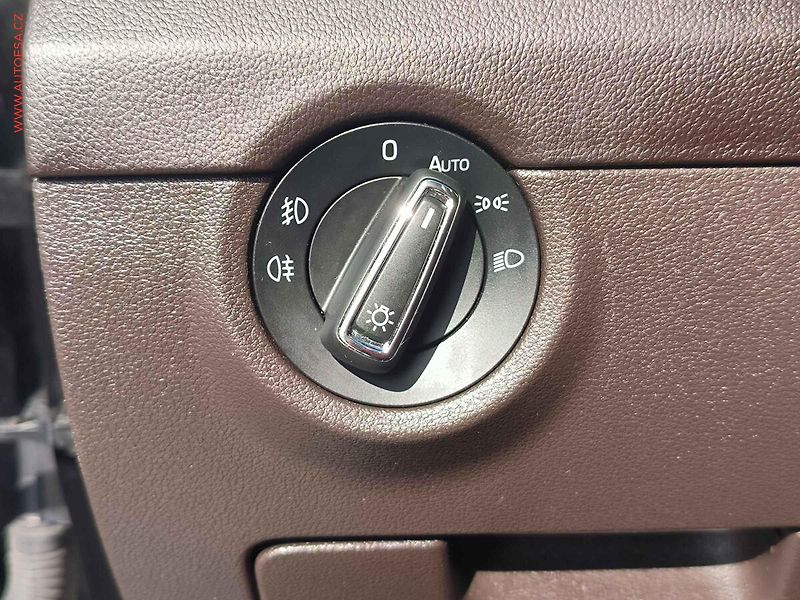Škoda Octavia (2016) 2.0 TDi, L&K, DSG, STK8/28 - fotka 21 z 25
