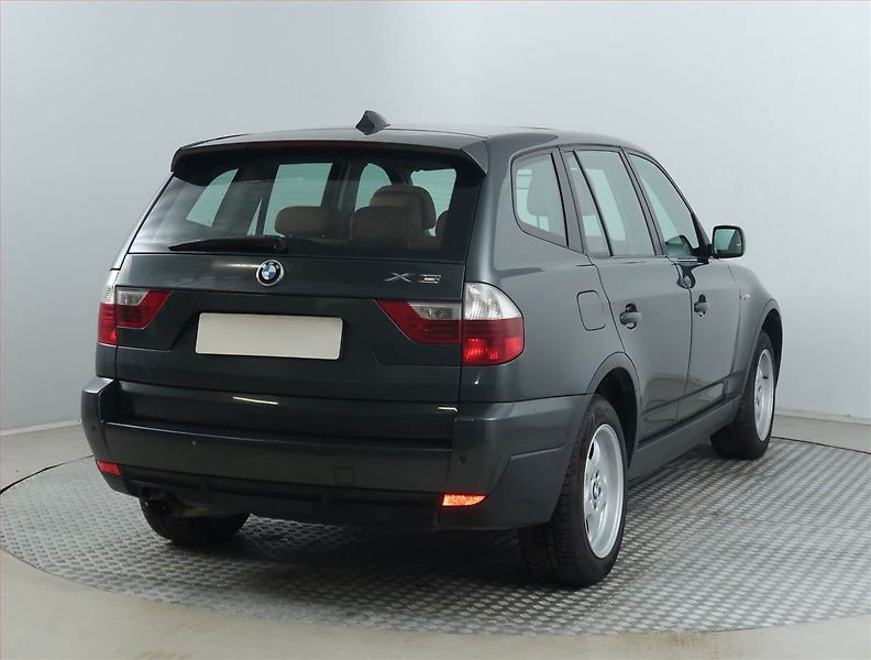BMW X3 (2008) 2.0d, 4X4, Park. senzory - fotka 5 z 15