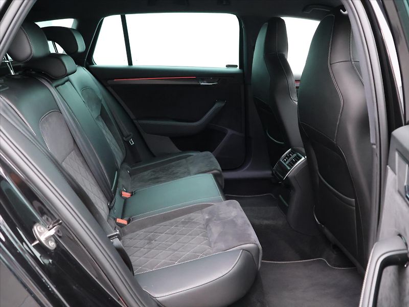 Škoda Superb 2.0 TDI 147kW DSG CZ Sportline - fotka 12 z 32