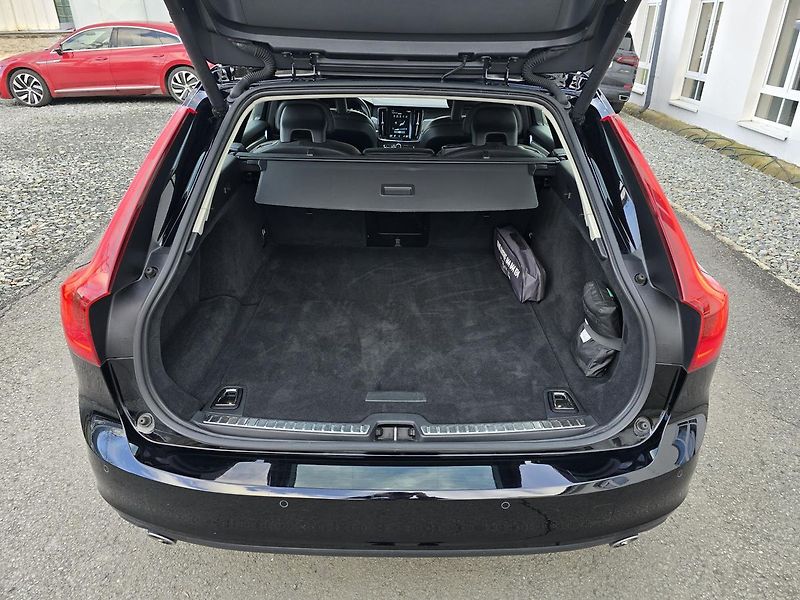 Volvo V90 D4 2,0 140kW 4x4 DPH MOMENTUM - fotka 43 z 45