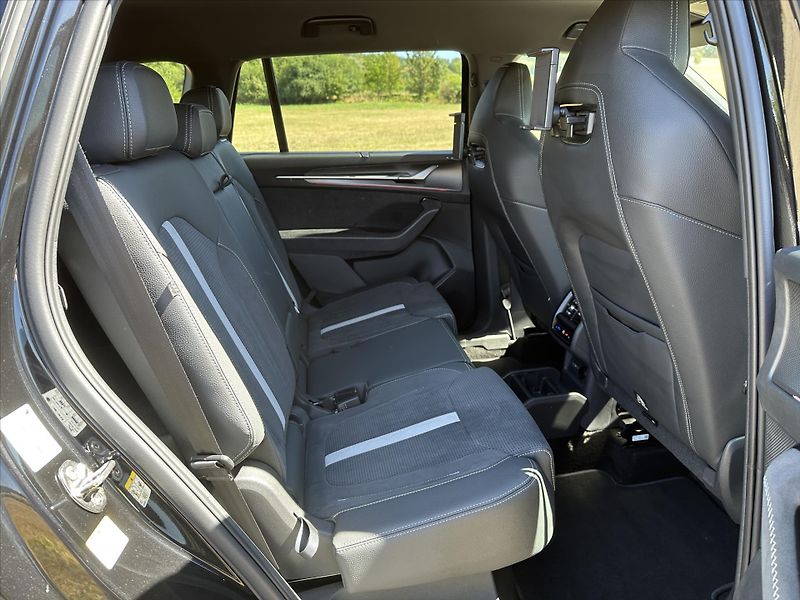 Škoda Kodiaq 2,0 TDI DSG 4x4 Sportline 7-Mí - fotka 14 z 36