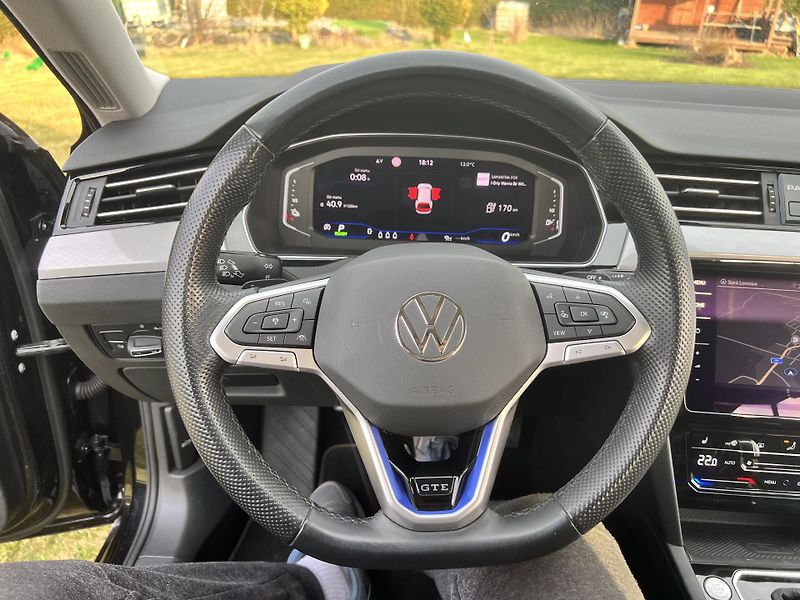 Volkswagen Passat 1.4GTE 160KW,TZ,2xALU,1MAJ - fotka 38 z 48
