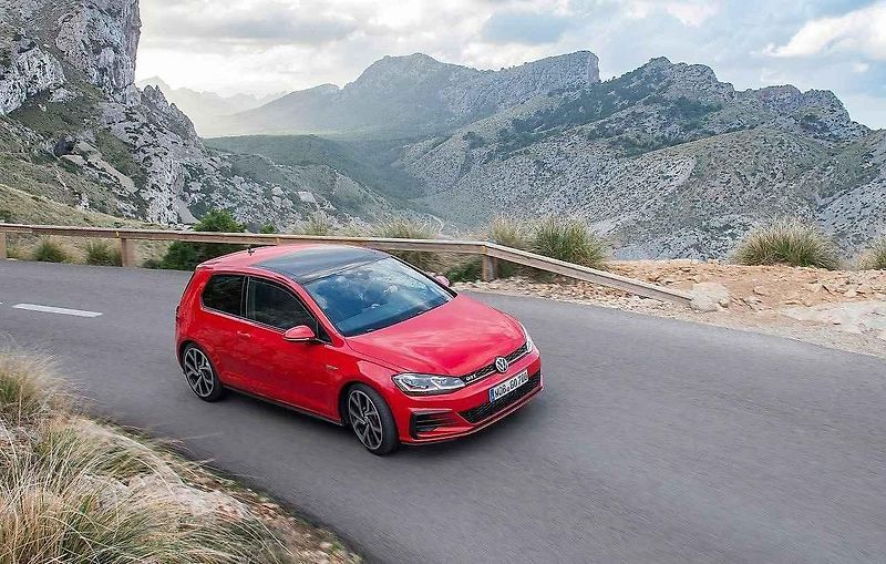 Aktuální Volkswagen Golf GTI Performance.