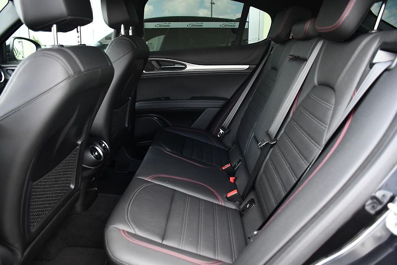 Alfa Romeo Stelvio 2.2 JTDm Competizione Q4 - fotka 20 z 40