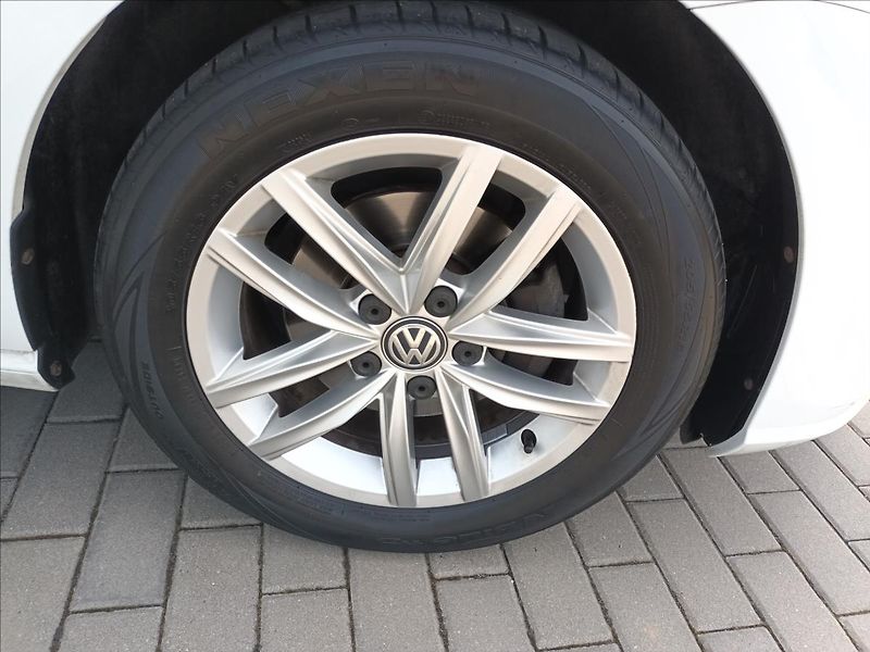 Volkswagen Golf 1,6 TDI, 85KW,ČR,1MAJ,DPH,HIGH - fotka 26 z 43