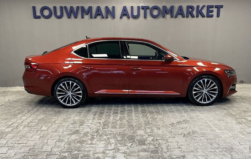 Škoda Superb 2,0 TDI DSG Laurin & Klement - fotka 22 z 22