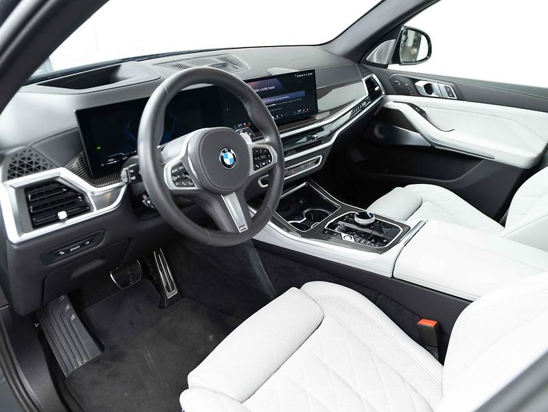 BMW X5 xDrive40d - fotka 11 z 24
