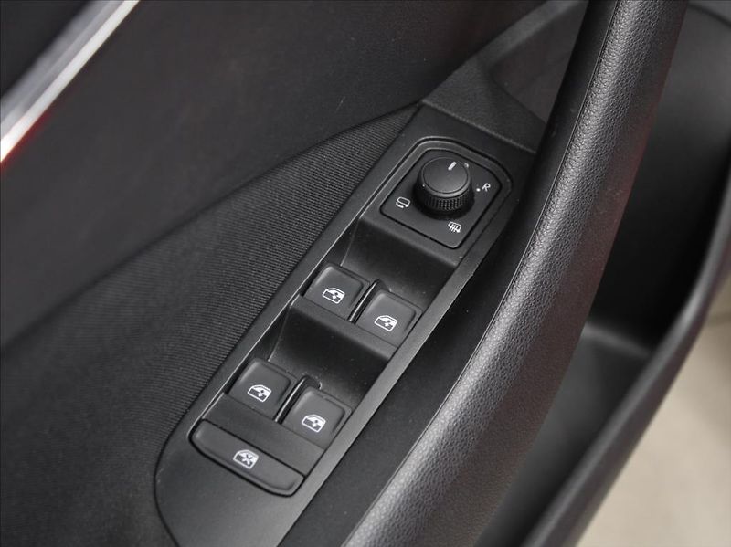 Škoda Kamiq 1,0 TSi DSG Monte C. 5L-Zár.ČR - fotka 19 z 28
