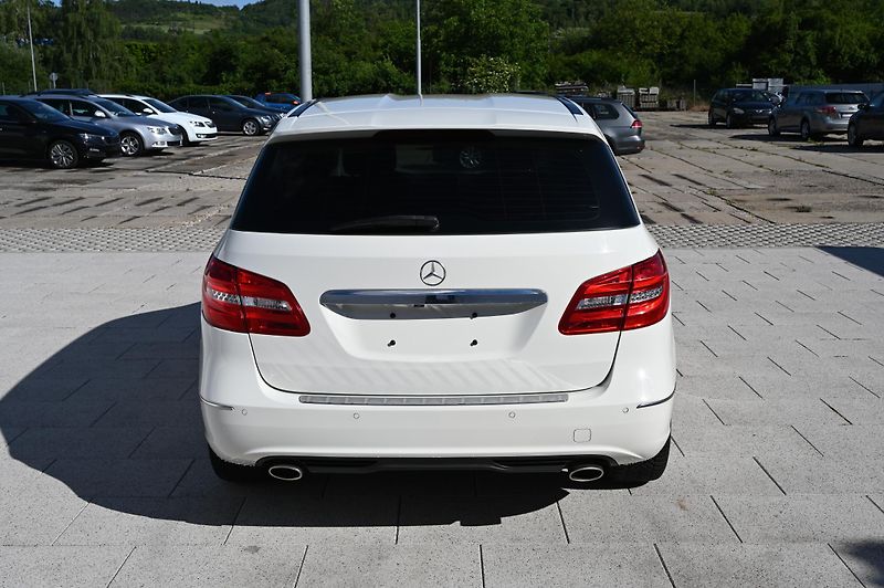 Mercedes-Benz Třídy B B 180 1.6 90KW Edition 1/2013 - fotka 6 z 38