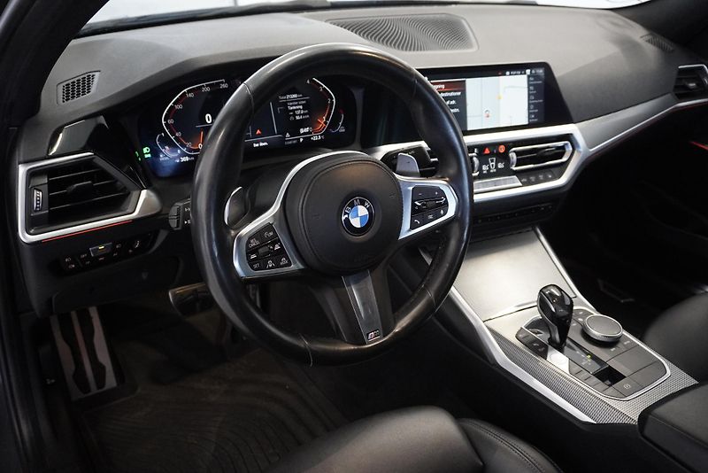 BMW Řada 3 2.0D 140kW M-SPORT,X-DRIVE - fotka 12 z 28