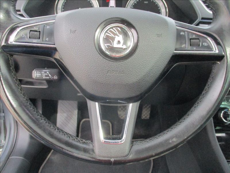 Škoda Superb 2,0 TDi,L&K,PANORAMA,DPH,CZ, - fotka 35 z 50