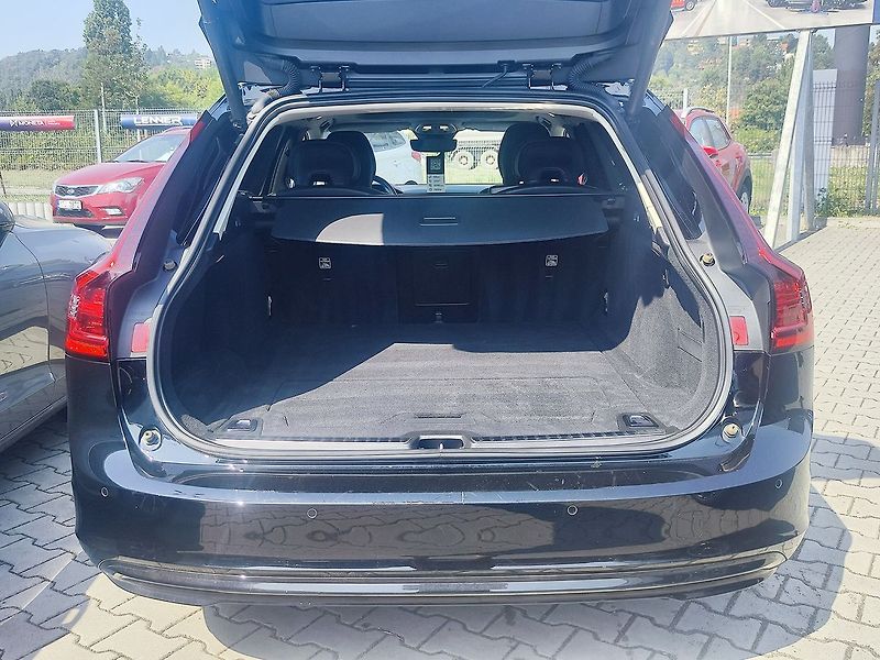Volvo V90 B5 2.0/184kW Momentum Pro - fotka 9 z 39