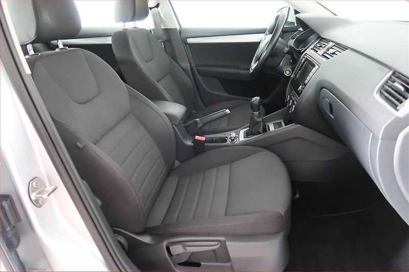 Škoda Octavia (2015) Elegance 1.6 TDI, Tempomat - fotka 9 z 17