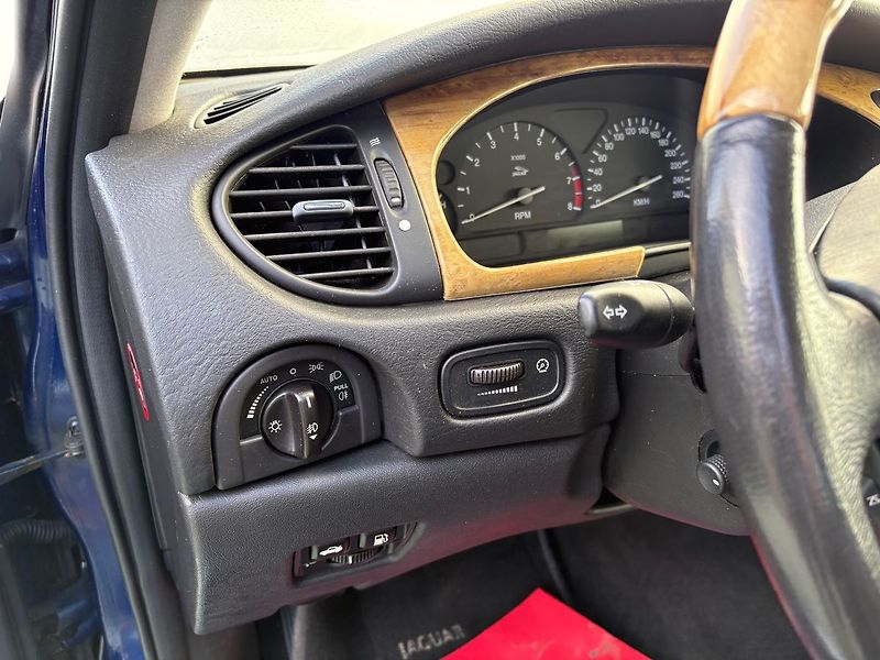 Jaguar S-Type 3.0, 175kW, V6 Automat - fotka 12 z 18