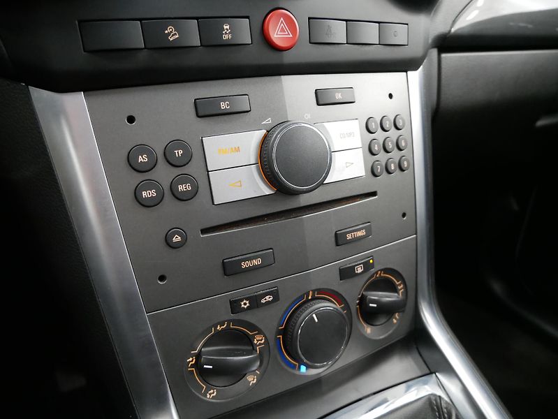 Opel Antara - fotka 18 z 22