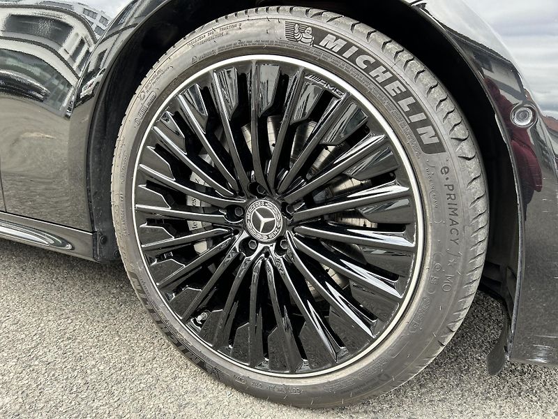 Mercedes-Benz Třídy E E 220d 4Matic AMG - fotka 9 z 28