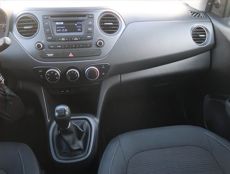 Hyundai i10 (2017) 1.0, Serv.kniha - fotka 8 z 15