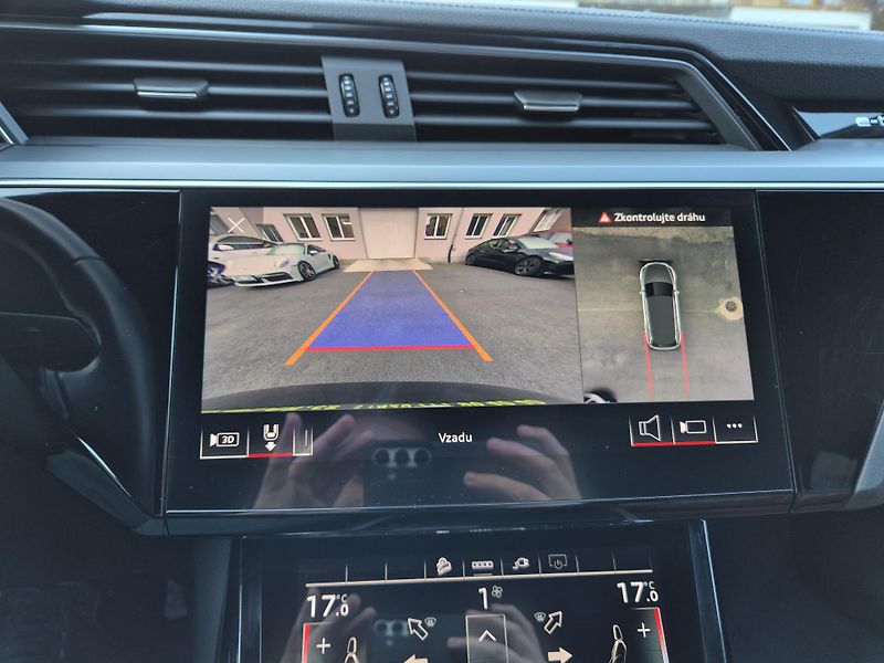 Audi e-tron 55 QUATTRO 300kw S LINE SOH92% - fotka 31 z 44