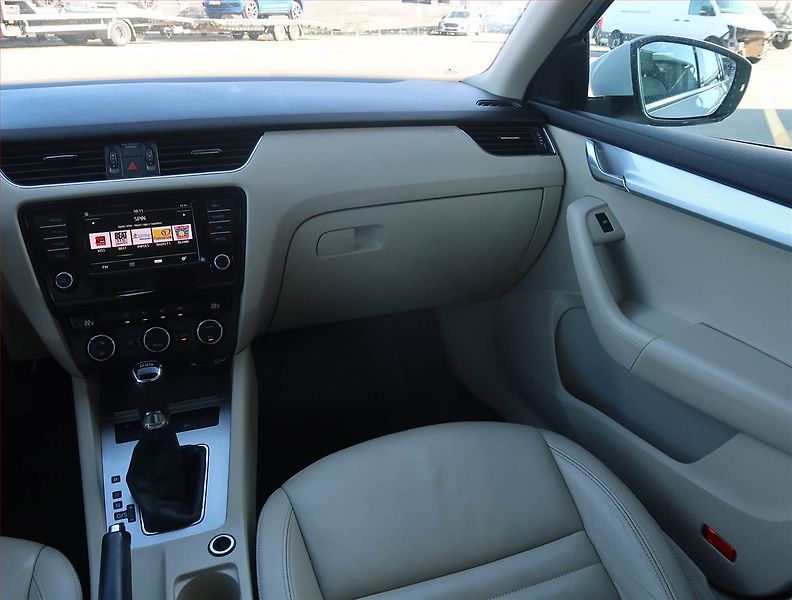 Škoda Octavia (2015) Style 1.6 TDI, Automat, Navi - fotka 8 z 18
