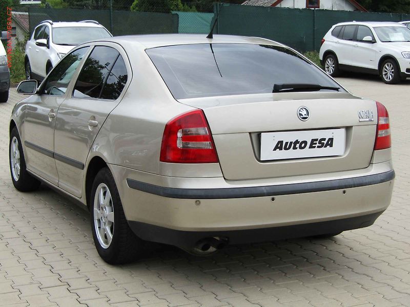 Škoda Octavia (2006) 2.0 FSI, AC, STK8/28 - fotka 6 z 14