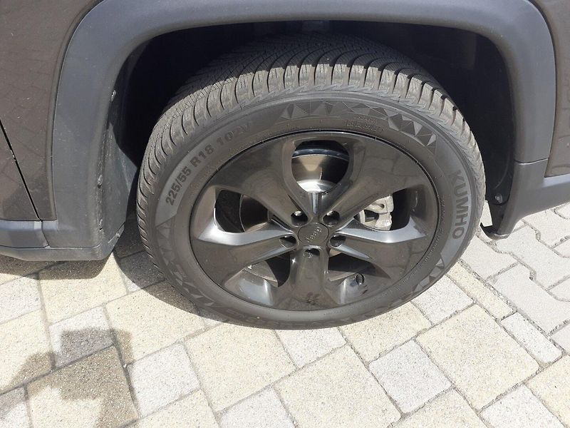 Jeep Compass (2020) 2.4 L 4X4 LATITUDE - fotka 33 z 39