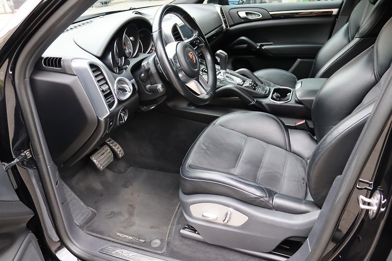 Porsche Cayenne S DIESEL 4.2 V8 283kW 4X4 DPH - fotka 21 z 50