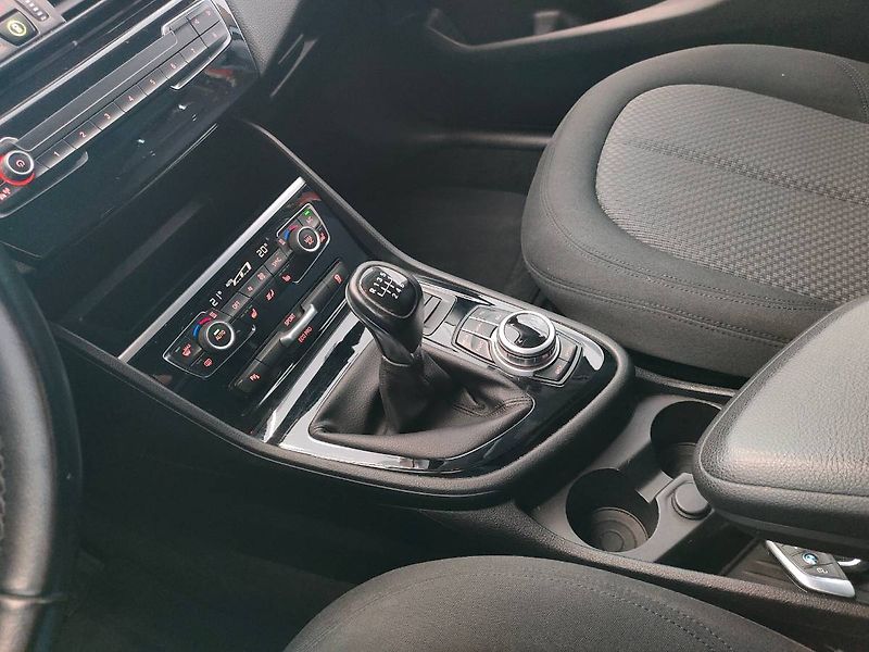 BMW Řada 2 (2017) 220i Gran Tourer (141kW/192k) - fotka 13 z 27